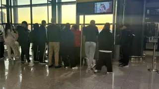 "Пропустили половину тура": рейс в Дубай все еще не вылетел из Астаны