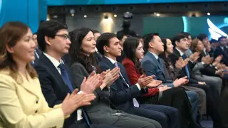 "Мы уйдем на пенсию, а вы придете нам на смену". Токаев обратился к молодежи