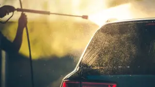 Ограничить использование питьевой воды на автомойках предложил депутат