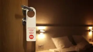 Молодожены засудили пятизвездочный отель из-за узкой кровати