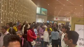 "Неясно, когда вылетим": казахстанцы сутки не могут попасть из Мумбаи в Алматы