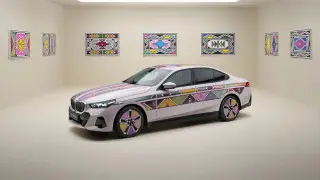 Больше никакой краски: BMW представила концепт, меняющий цвет