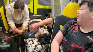 Видео спасения двух подростков, провалившихся под лед на Урале, поделились полицейские