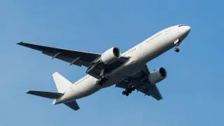 Колесо отвалилось в полете у Boeing 777 в Сан-Франциско