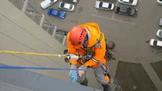 От 1 миллиона тенге. Кому предлагали самые высокие зарплаты в прошлом месяце