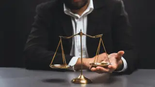 Обвиняемые в особо тяжких преступлениях смогут заключать сделку в суде