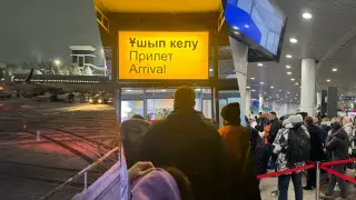 9 часов без еды и воды: пассажиры Fly Arystan возмутились сервисом в условиях форс-мажора