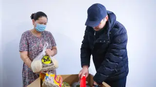 Марафон добрых дел: 1000 продуктовых корзин раздали жителям столицы