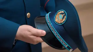 Акмолинец потерял более миллиона тенге после видеозвонка "полицейского" по WhatsApp