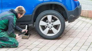 Водителям посоветовали момент для перехода на летние шины