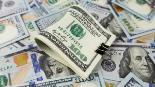 Сколько стоят доллар, евро и рубль в обменниках Казахстана