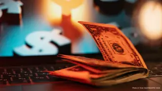 Сколько стоят доллар, евро и рубль в обменниках Казахстана