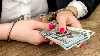 Причастную к серии мошенничеств пожилую женщину задержали в Алматы