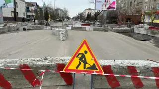 Асфальт обрушился в центре Петропавловска: к жителям обратились с просьбой