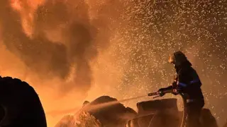 Склад с покрышками загорелся в Астане