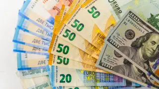 Сколько стоят доллар, евро и рубль в обменниках Казахстана 9 апреля
