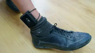 В Мангистауской области на руководителя управления надели электронный браслет