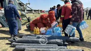 Более четырех тысяч тонн гуманитарной помощи доставили в зоны паводка