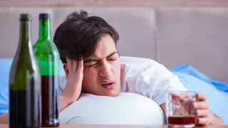 Ученые выяснили, почему после алкоголя люди теряют память