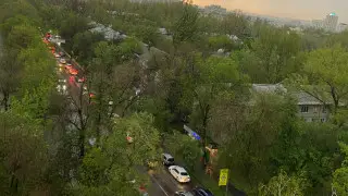 Алматинские дороги встали из-за града: что происходит в городе