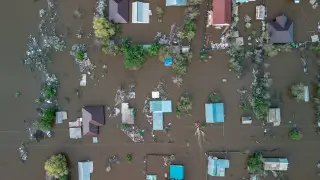 В четырех областях Казахстана продолжается борьба с паводками