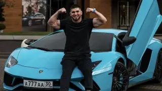 Известный блогер попал в аварию в центре Москвы