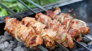 Врач объяснил, какое мясо лучше всего подходит для шашлыка