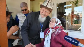 Неделя "Өнегелі ұрпақ" в Шымкенте началась с посещения 100-летнего ветерана