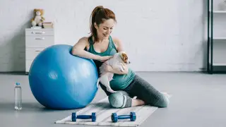 Правительство Италии запретило йогу со щенками