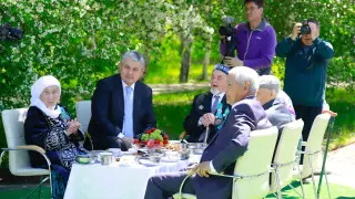 Аким Восточно-Казахстанской области поздравил ветеранов ВОВ