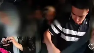 "Нужно смотреть за детьми, а не в сотку": дети в такси вновь вызвали резонанс в соцсетях