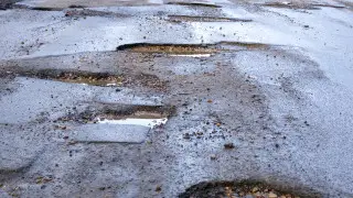 Что делать, если яма преградила дорогу, а проезд через сплошную запрещен?