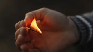 "Они погубили 32 семьи": алматинский пенсионер пытался сжечь свой дом