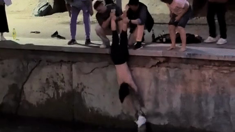 Кадры из видео