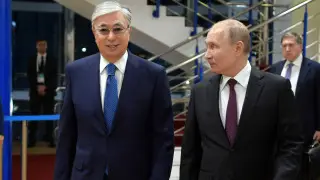 Касым-Жомарт Токаев провел телефонный разговор с Путиным