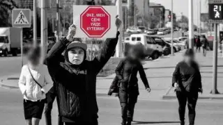 "Папа, я жду тебя дома": подростки вышли с плакатами на дороги Костаная