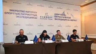 "Шли к цели "вслепую": казахстанцы, покорившие Эверест, рассказали о трудностях восхождения