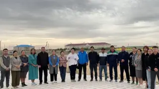 Учителя потребовали увольнения директора школы из-за концерта Розы Рымбаевой