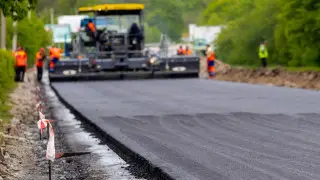 Семь миллионов тонн асфальта планируется уложить на сети республиканских автодорог