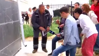 В Шымкенте жители нового ЖК заявили, что их дом накренился