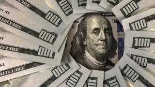 Курс доллара вырос, рубль дешевеет в обменниках Казахстана