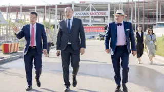 Строящийся мультибрендовый автозавод в Алматы посетил министр Шарлапаев