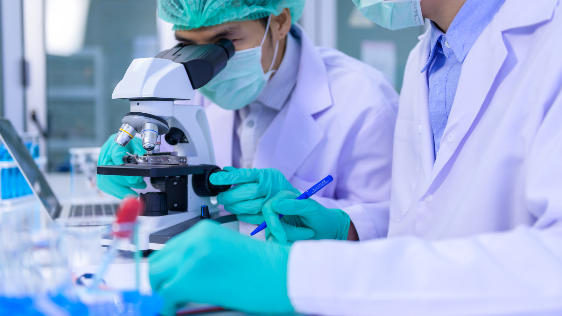 Президент анонсировал увеличение количества грантов для молодых ученых