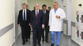 Токаев посетил Центр детской неотложной медпомощи в Алматы