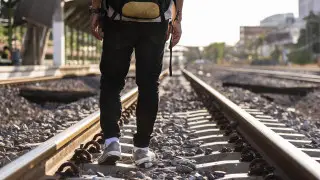 В МЧС объяснили фото со спасателями на рельсах