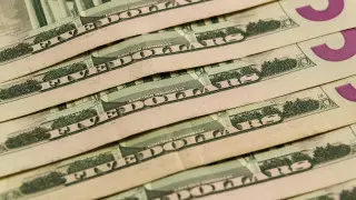 Курс доллара в Казахстане снова падает