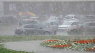 Град, пыльная буря, засуха: какая погода ожидает казахстанцев 8 июня