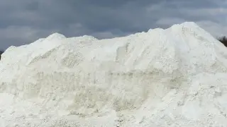 Зачем люди едят мел и к чему это приводит