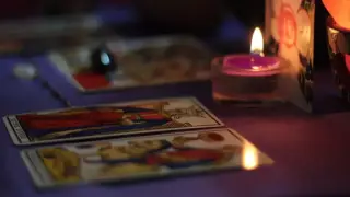 Гипноз, деньги и специальный обряд: россиянка предстала перед судом в Казахстане