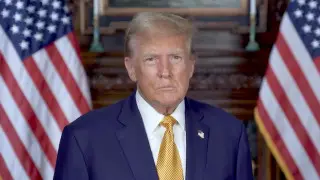 Трамп пообещал свернуть дальнейшую помощь Украине и назвал Зеленского "величайшим торговцем"